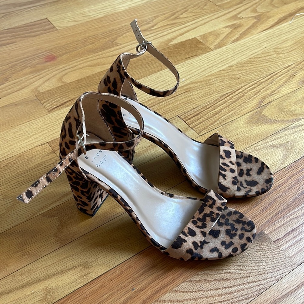 A New Day cheetah print size 9 blocked heels